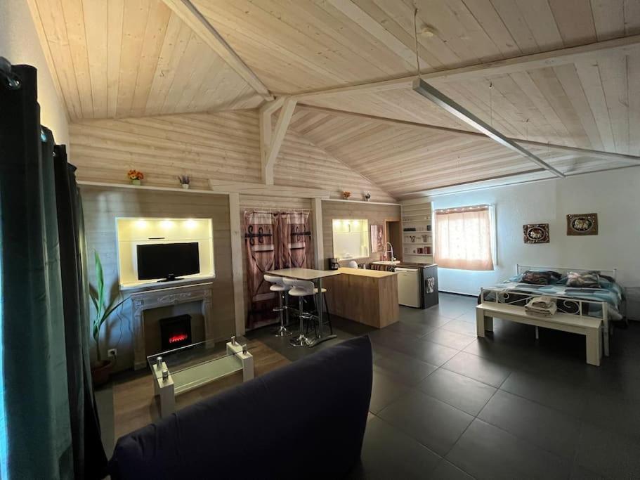 Appartamento Loft Des Milans, Petit Nid Douillet Perche Sur La Campagne Ecublens  Esterno foto